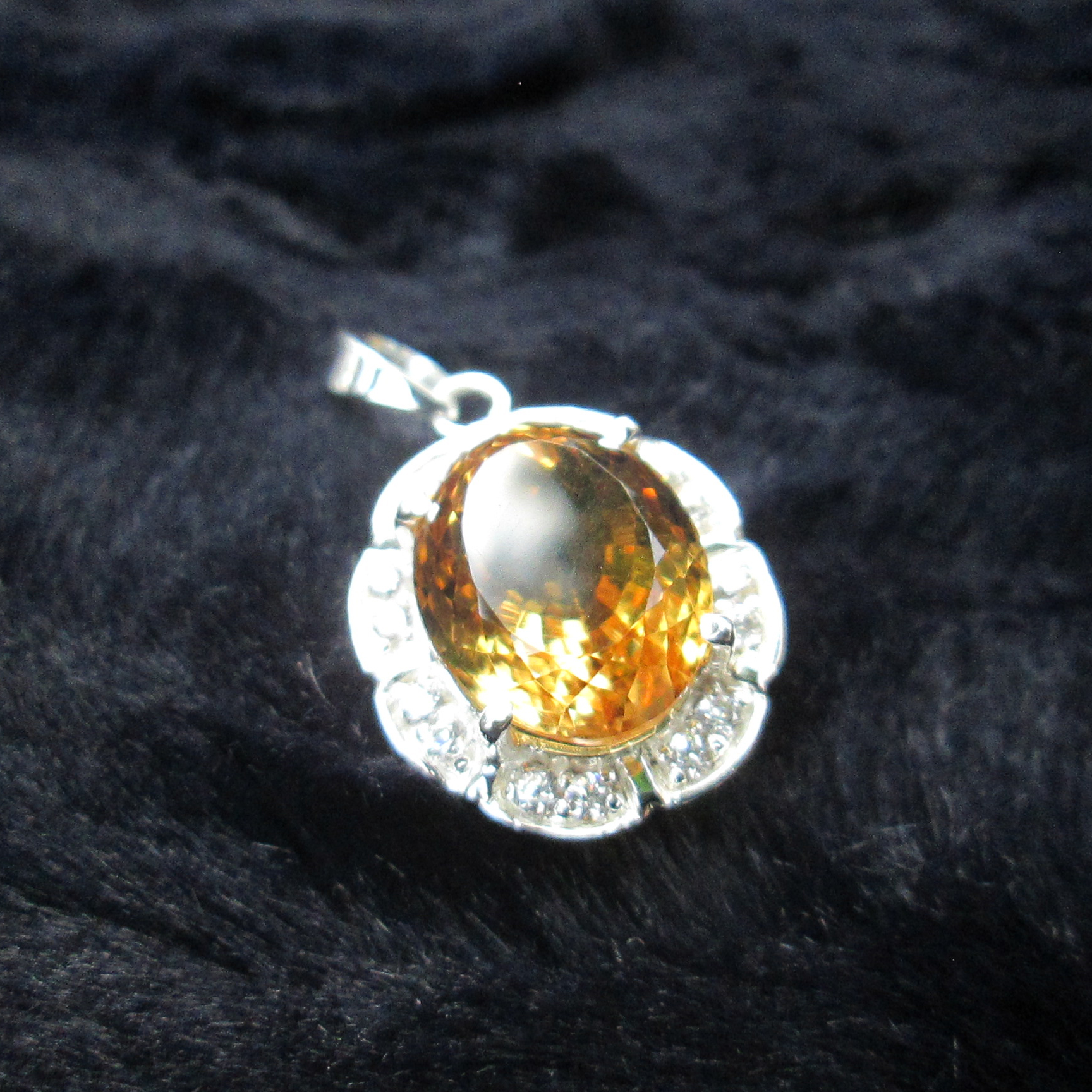 Mặt Dây Chuyền Đá Citrine Bọc Vàng 14K